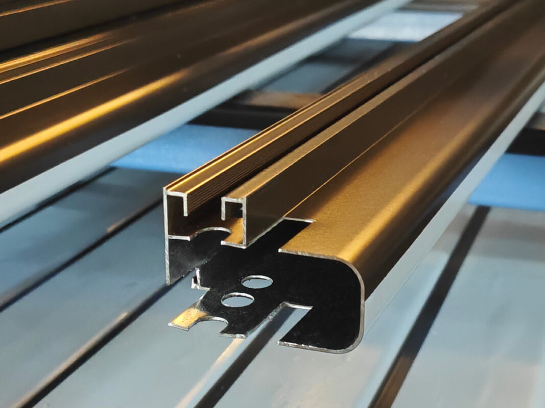 Алюминиевый профиль с порошковым покрытием из сплава 6063 для дверей и окон в дворах